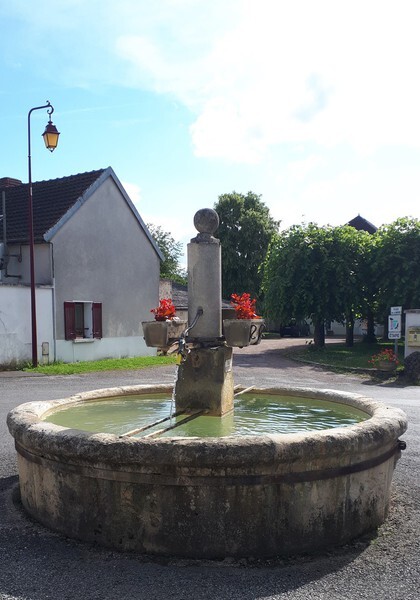 Fontaine à Artonges